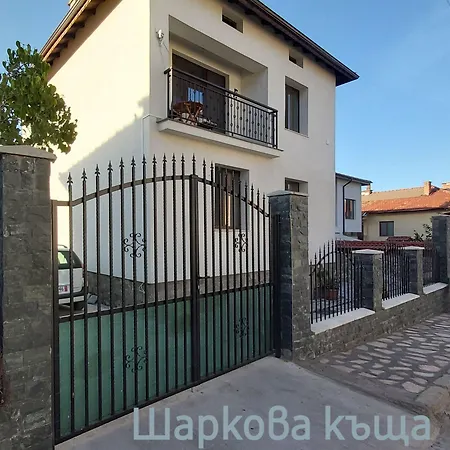 Pensjonat Sharkova House 2*