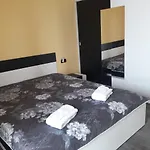게스트하우스 Sharkova House 2*