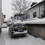 Sharkova House 2* 반스코