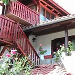 بيت ضيافة Sharkova House