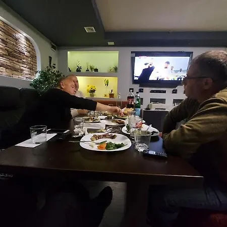 Sharkova House 招待所 班斯科