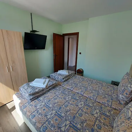 Sharkova House 2* 班斯科