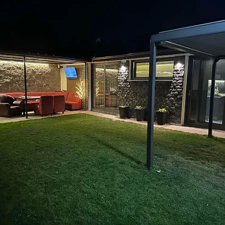 Sharkova House 招待所 班斯科