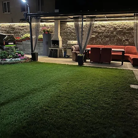 בית הארחה Sharkova House