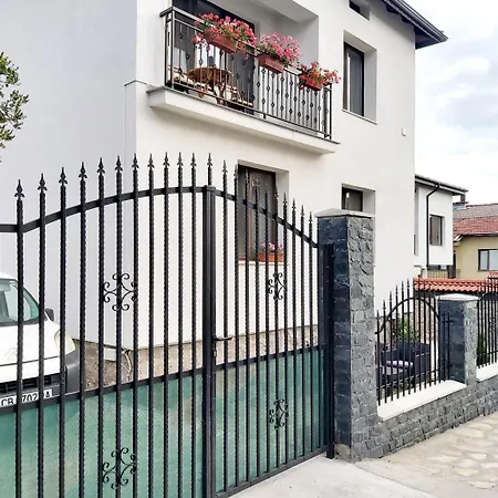 Sharkova House 班斯科