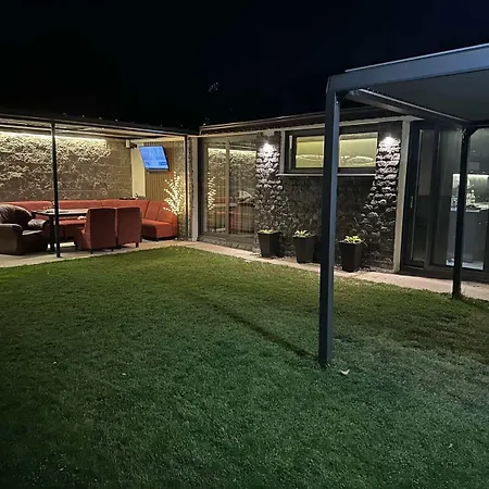 Sharkova House 招待所 2*