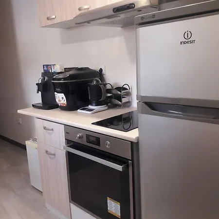 招待所 Sharkova House