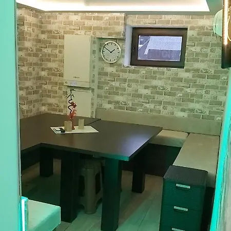 Sharkova House 招待所 班斯科